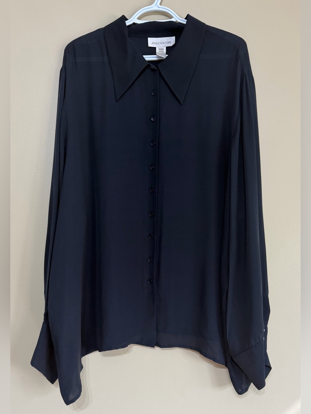 Vintage 90’s 100% Silk Jones New York Dagger Collar Dark Navy Button Down